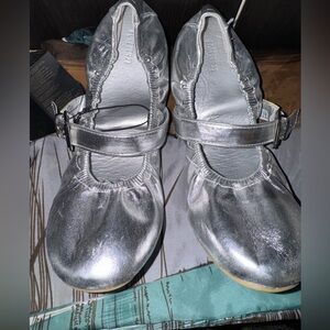 Metallic ballerina flats with buckle detail